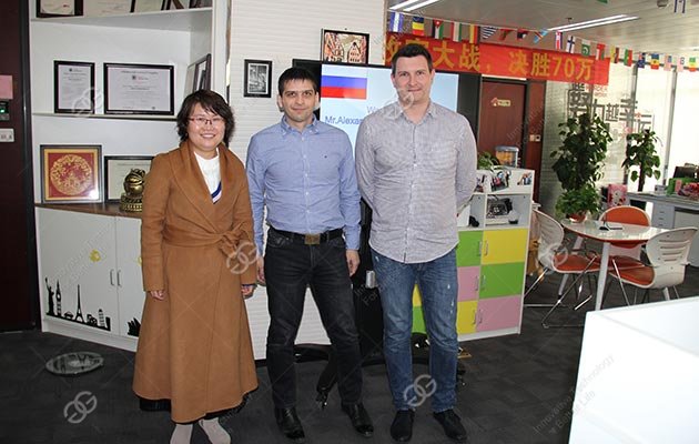 Pelanggan Rusia Mengunjungi Mesin Penggorengan Kontinu